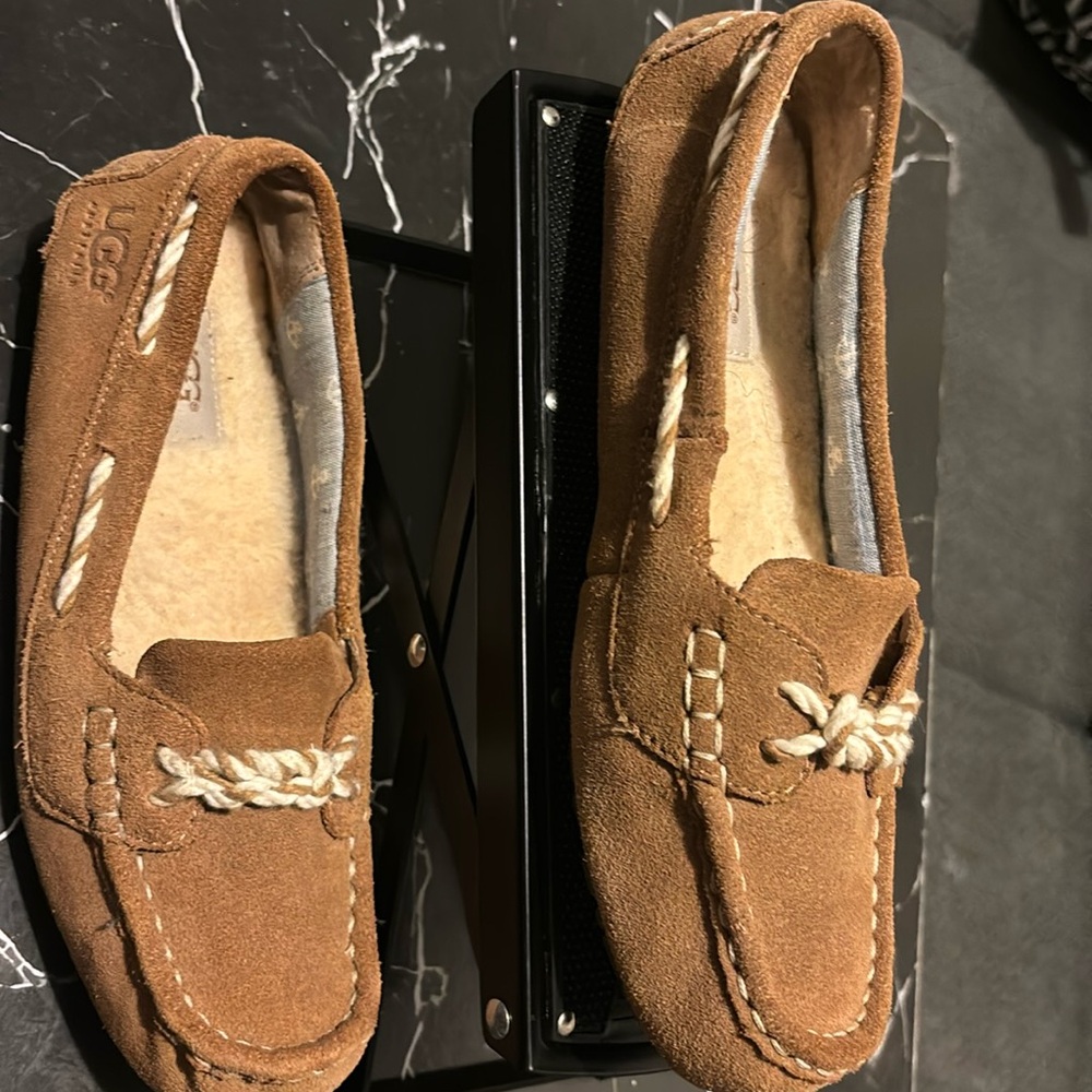 Women Ugg slip-on